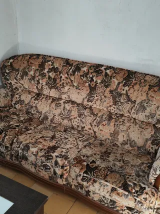 Sofá antiguo floral