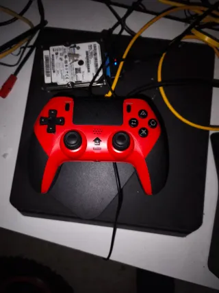 Consola PS4 + Mando Rojo