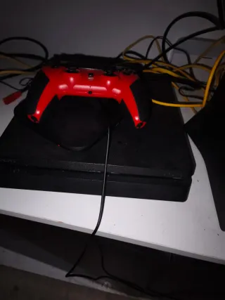 Consola PS4 + Mando Rojo