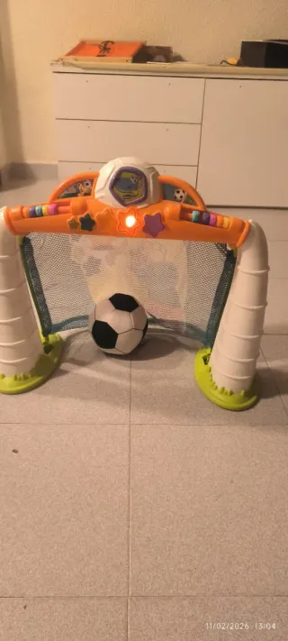 Portería de fútbol infantil con pelota