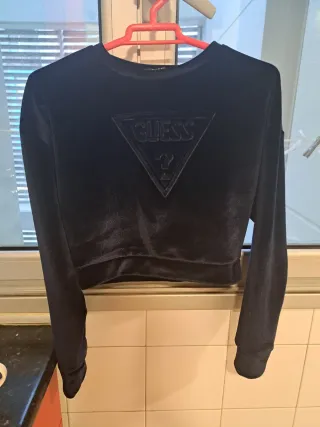 Jersey terciopelo Guess negro