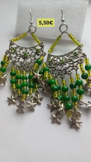 Brincos com estrelas e contas