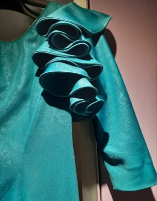 Traje de flamenca azul con volantes