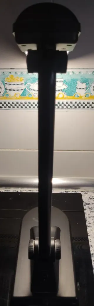 Lámpara flexo negra de plástico