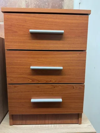 Mesa de noche de madera cerezo