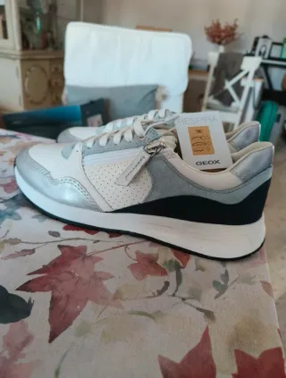 Zapatillas Geox Bulmya. Celestes y blancas