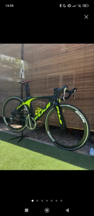 Bici Carretera Fuji Negra y Verde.