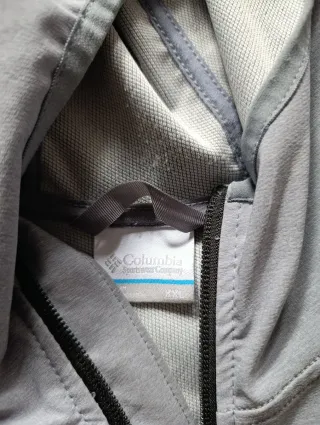 Chaqueta Columbia Gris con Capucha