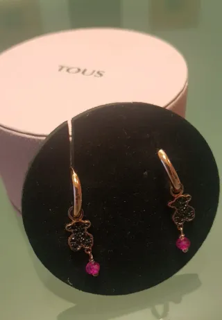 Pendientes aro Tous Motif oso negro y rubí