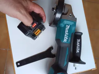 AMOLADORA RADIAL MAKITA DGA504