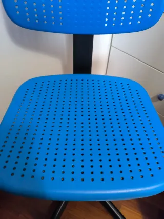 Silla de estudio azul con ruedas y elevación a gas