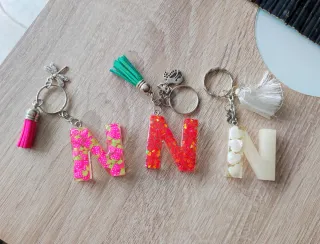 Lote de 3 Llaveros de resina letra N