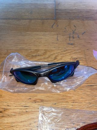 Gafas de sol Oakley negras y azules