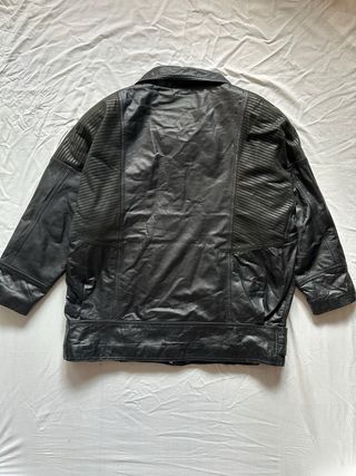 Chaqueta Biker Cuero Negra con Hombreras