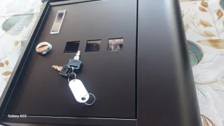 Cassetta Postale Nera con Chiavi