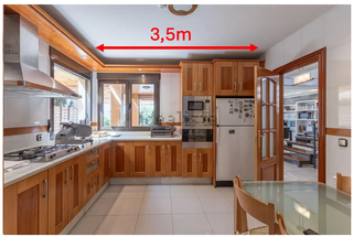 Cocina de madera maciza y mármol