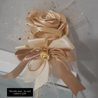 Fiore in raso fatti a mano