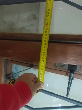 Puerta Madera y Hierro con Reja  y cristal .