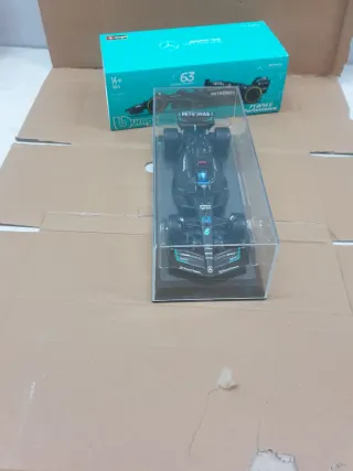 Burago Mercedes-AMG F1 W14 George Russell 1:18