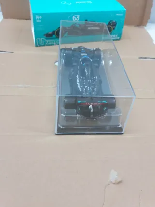 Burago Mercedes-AMG F1 W14 George Russell 1:18