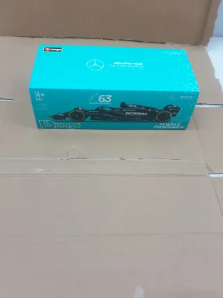 Burago Mercedes-AMG F1 W14 George Russell 1:18