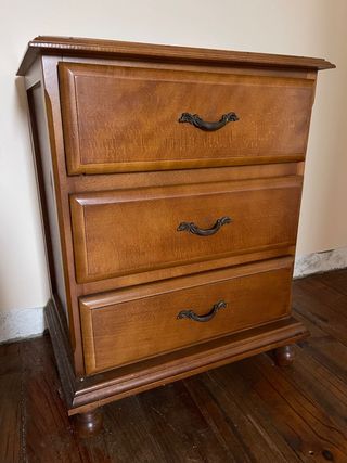 Mesilla de noche de madera