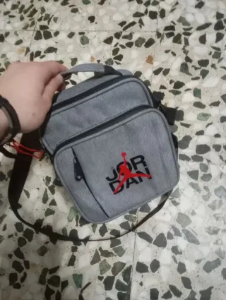 Riñonera Jordan gris y roja