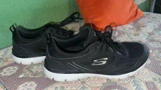 Zapatillas Skechers Talla 41 (3 puestas)