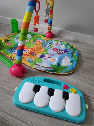 Gimnasio Bebé Piano y Manta Actividades