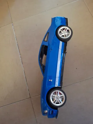 Mustang de juguete azul