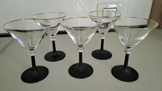 Set 5 Calici Martini Stelo Nero Bordo Oro