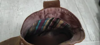 Botines de piel con tachuelas