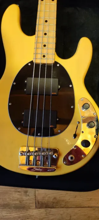 Sterling by Music Man Stingray Classic 24