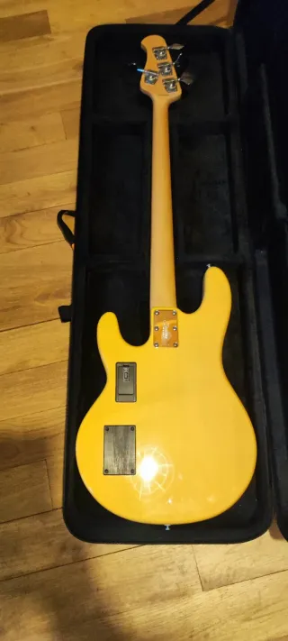 Sterling by Music Man Stingray Classic 24