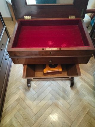 Antiguo Costurero Alfonsino Pie Madera Nogal