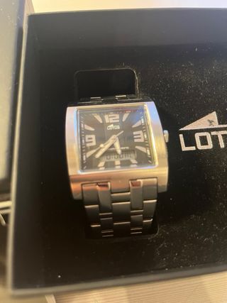 Reloj Lotus Negro y Plateado