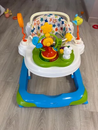 Andador bebé con juguetes