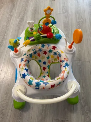 Andador bebé con juguetes