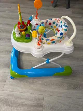 Andador bebé con juguetes