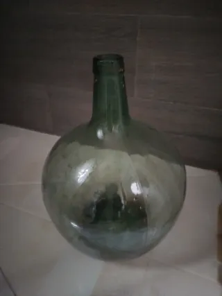 Damajuana grande de vidrio Antigua. Diámetro 100cm