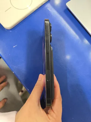 iPhone 16 Pro 128GB Negro/Dorado