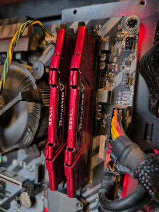 MSI Z270 Tomahawk + Intel i5-7500 + 16GB RAM