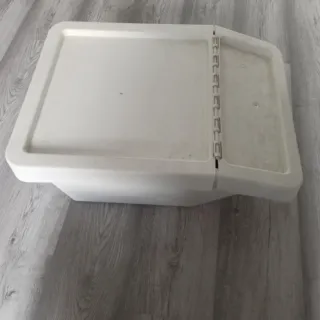 Caja grande de plástico Ikea blanca
