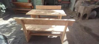 Set di 4 tavoli e panche in legno