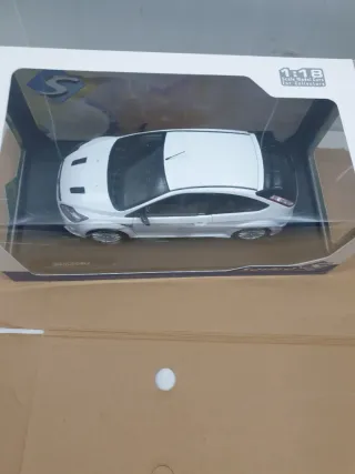 Coche Solido 1:18 Ford Focus RS Mk2 Blanco