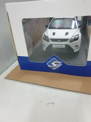 Coche Solido 1:18 Ford Focus RS Mk2 Blanco