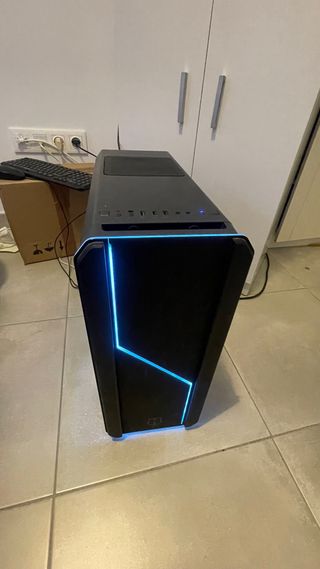 Ordenador Gaming de sobremesa Windows 11 activado.