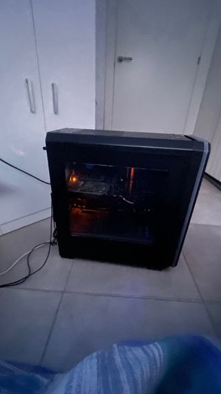 Ordenador Gaming de sobremesa Windows 11 activado.