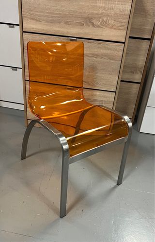 Sillas Acrílicas Naranja y Metal (El Raco de Dudu)