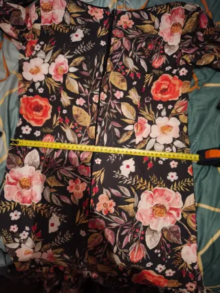 Vestido de flamenca floral rosa y negro